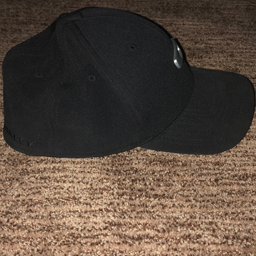 Oakley Hat - Picture 3 of 3